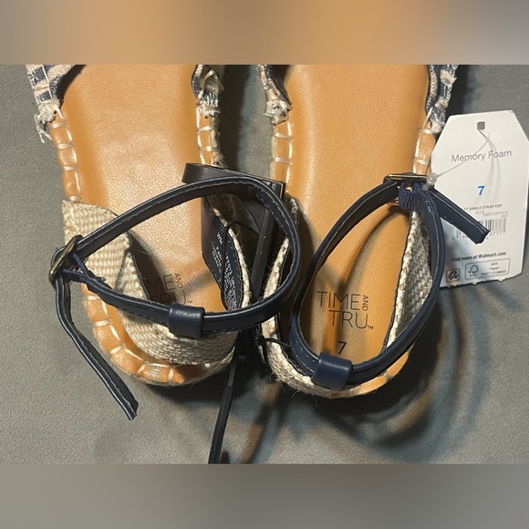 Time and Tru Women's Navy and White Espadrilles! Size 7! NWT! - Picture 8 of 8